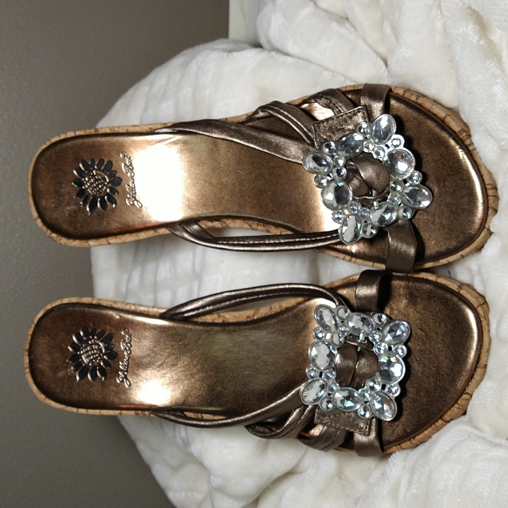 NWOT Yellow Box Cindy Wedge - Picture 4 of 10